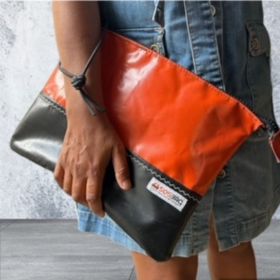 ÍTACA Clutch Bag for iPad, Laptop, documents or toiletry bag for the beach. Multipurpose. Sustainable versatility.