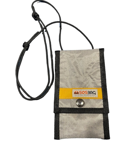 PROA BASIC 2 ED mobile phone case. Mini waterproof mobile phone bag with a sailor touch.