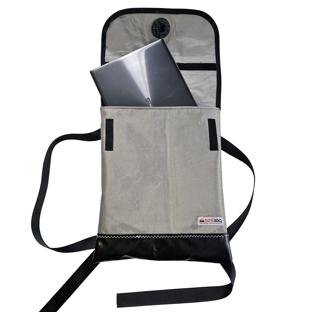 POPA silver/black backpack. Sustainable and original, with nautical details. Ideal for carrying your laptop